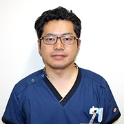 背川 卓也